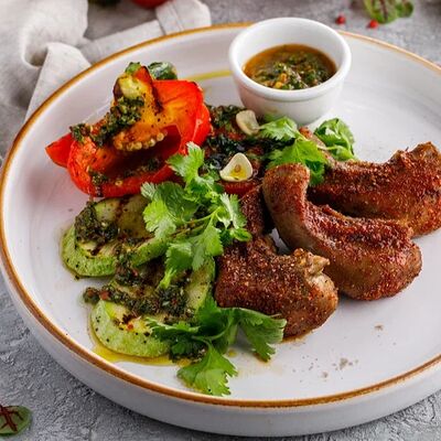 Язычки ягненка с овощами в Мамалыга по цене 1390