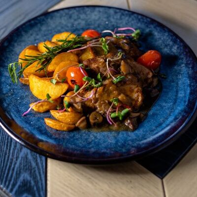 Свиная вырезка, трюфельный картофель, маслятав Ресторан Невский по цене 535 ₽