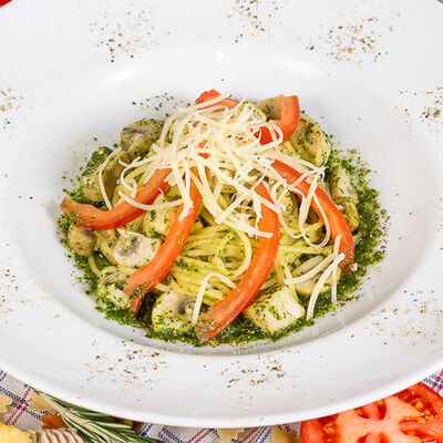 Спагетти Песто с цыплёнком в Луиджи & Тосё по цене 289