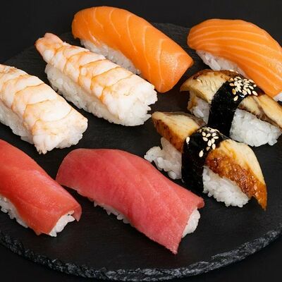 Суши с креветкой и авокадо в Sushi cat по цене 150 ₽