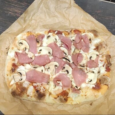 Пицца Римская с ветчиной и грибамив Сытый лис по цене 450 ₽