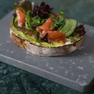 Брускетта с лососем и творожным сыром в Tin по цене 870 ₽