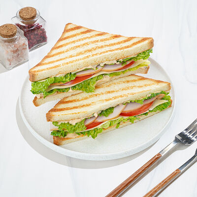 Сэндвич с куриной ветчиной и сыром в Магбургер & Братья Караваевы по цене 290