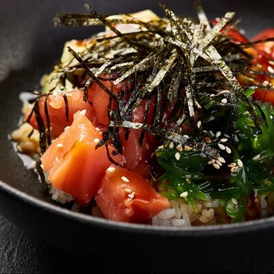 Поке с лососем в По Чесноку по цене 691 ₽