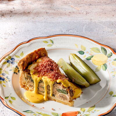 Горячий открытый пирог с цыпленком в Beerократия по цене 690 ₽