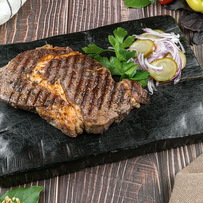 Стейк говяжий в Солянка Крафт Бар по цене 1157 ₽