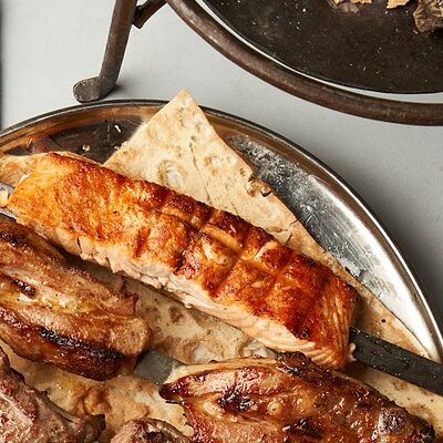 Стейк из лосося на мангале в На речке по цене 1590 ₽