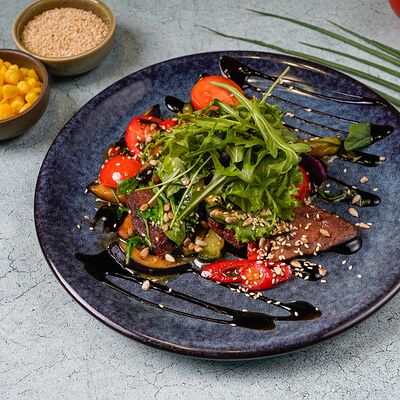 Тёплый салат Весна в КАФЕ ВЕСНА по цене 650 ₽