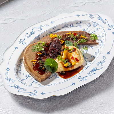 Копченый бычий язык в Lores по цене 1190 ₽