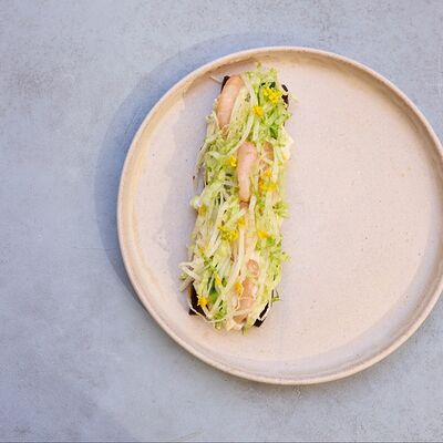 Сморреброд с магаданской креветкой и айсбергом в 0.75 please Moscow по цене 1300 ₽