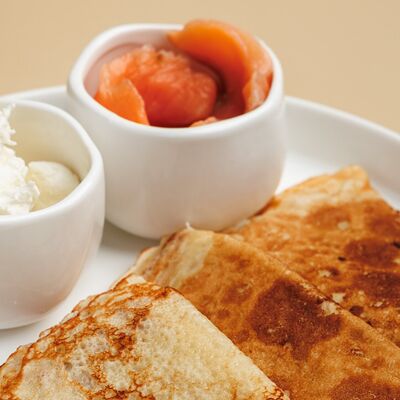 Блины с лососем слабой соли и крем-сыром в Бабуля по цене 520 ₽