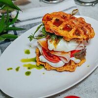 Вафля из батата с ветчиной из индейки в APOLLO