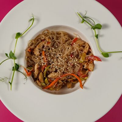 Фунчоза в сладком чили с морепродуктами New в Bananapizza по цене 350 ₽