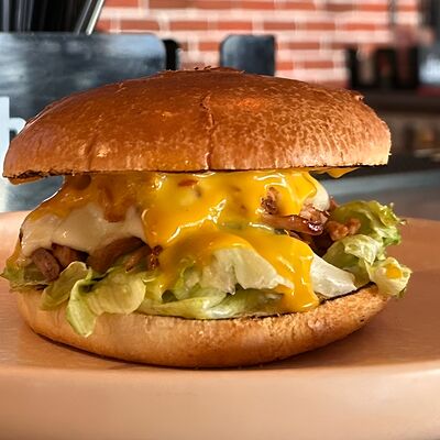 Бургер горчичный с рваной свининой в Red Klen по цене 24 р.