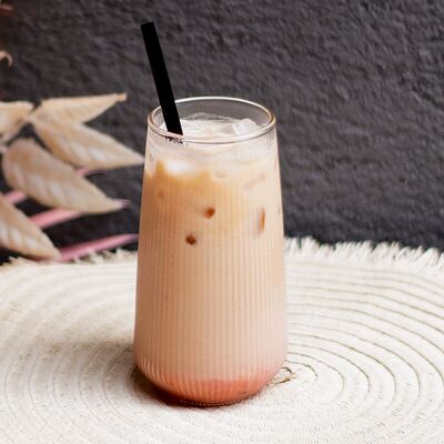 Малиновое айс-латтев Co'Zona по цене 420 ₽