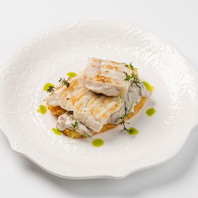 Цыпленок в соусе уцхо с теплым хлебом в Омулевочная по цене 650 ₽