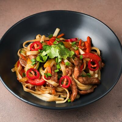 Лапша Удон со свининой в VASILCHUKI Chaihona №1 по цене 590 ₽