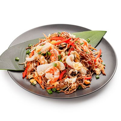Гречневая лапша с овощами и морепродуктами в Тайские рисоварни Soi7 по цене 650 ₽