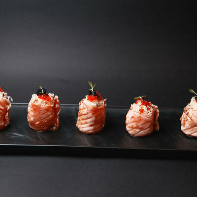 Salmon Volcano roll в Satori по цене 6090 ₸