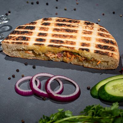 Шаурма свиная в лепешке в Шик Шашлык по цене 429 ₽