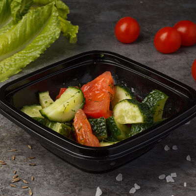 Салат из свежих огурцов, томатов и зелени в Blackwood по цене 300 ₽