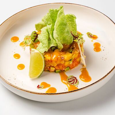 Тартар из лосося с манго соусом в Гарда бар по цене 1150 ₽