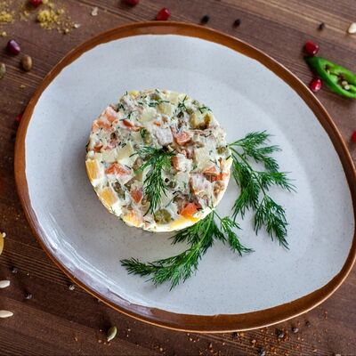 Оливье из курицы в Привет! Я в Грузии по цене 680 ₽