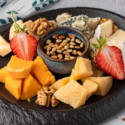 Европейская сырная тарелка в Егерь по цене 1690 ₽