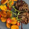 Медальоны из говядины с картофелем беби и соусом кьянти в Чайхана по цене 850