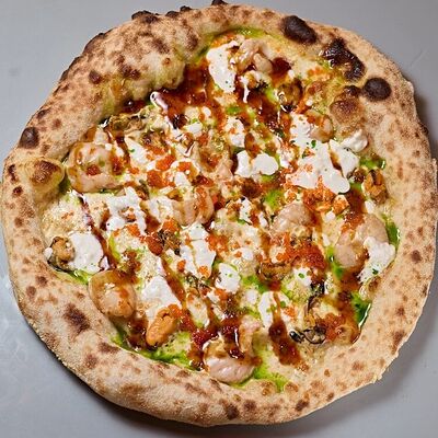 Пицца с морепродуктами в Кафе Итальянцы по цене 1100 ₽