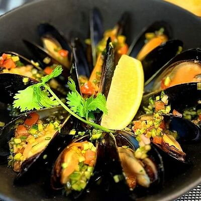 Мидии в азиатском соусе в ЛАПША НА сУШИ по цене 1015 ₽