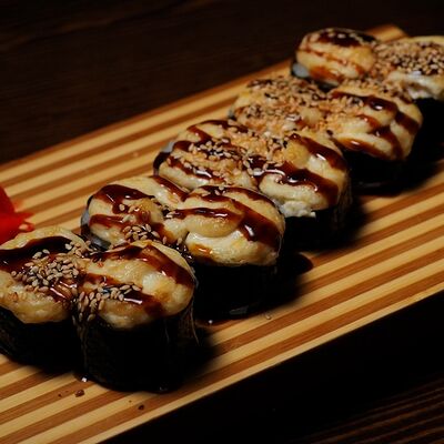 Запечённый ролл с курицей в Sushi n Roll по цене 1850 ₸