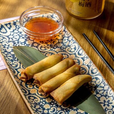 Спринг-роллы с мраморной говядиной и угрем в ВАЗИЮ по цене 549 ₽