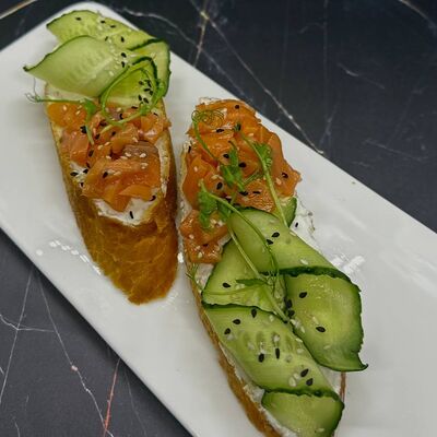 Брускетта с лососем в Кафе сон у моря по цене 500 ₽