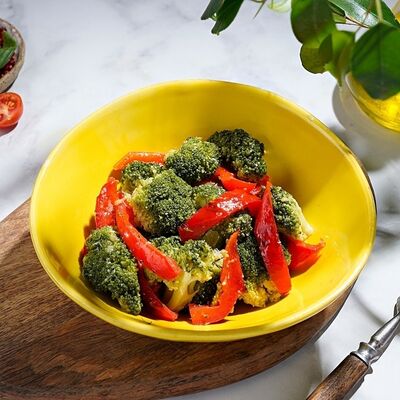 Брокколи с болгарским перцем в Петрушка по цене 240 ₽