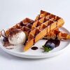 Венские вафли с ягодами и мороженым в Жар Pizza Cafe по цене 352