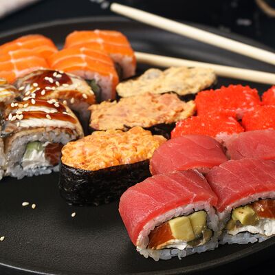 Сет роллов Бестселлер в Хорошие руки - Роллы по цене 2690 ₽