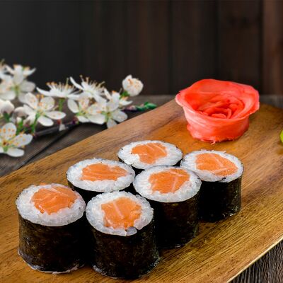 Классический ролл с лососем в Вкусные Суши Premium по цене 250