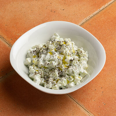 Салат из огурцов с йогуртом в Кафе Аль-карамарабская кухня по цене 350 ₽