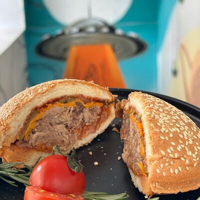 Ufo-бургер с рваной свининойв Foodlink по цене 420 ₽