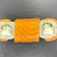 Филадельфия с огурцом в Sushi рай