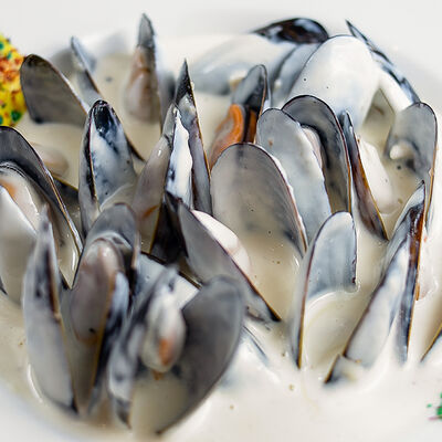 Мидии в сырно-сливочном соусе в Meal me по цене 540 ₽