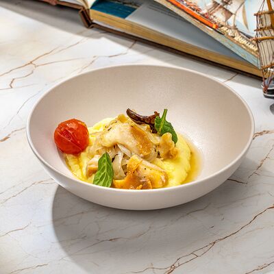 Трубач с луком конфи и картофельным пюрев Семь футов по цене 960 ₽