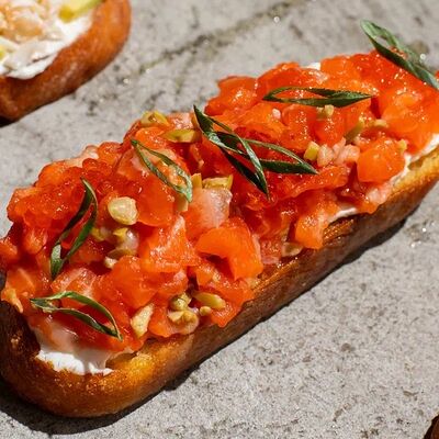 Брускетта с форелью в Hurma по цене 1155 ₽