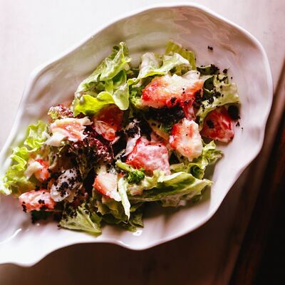 Салат с крабом, томатами и соусом Ру в Пинки Бандински по цене 43 р.