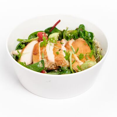 Салат с куриной грудкой, киноа и овощами в Ciro bistro по цене 790 ₽