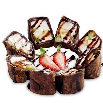 Фруктовый ролл в шоколадном блинчике в Nishiki по цене 443 ₽