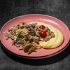 Бефстроганов с картофельным пюрев Севан по цене 1190
