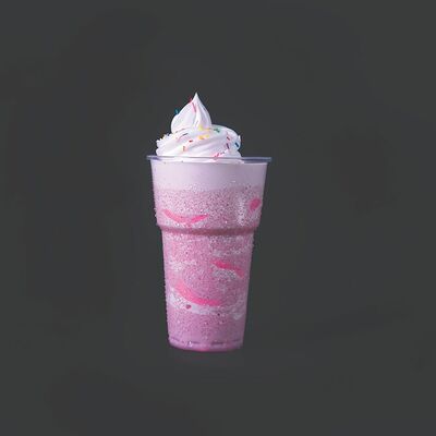 Клубнично-банановый молочный коктейль в Coffee to go по цене 265 ₽