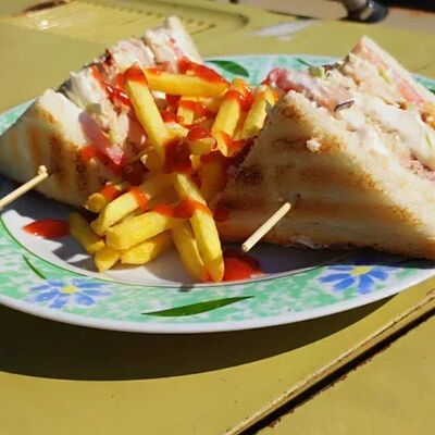 Сэндвич большой в Wаурма & Gyros по цене 385 ₽